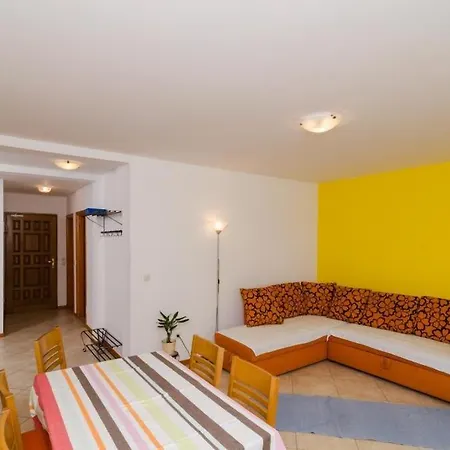 Apartment Plavac Mali