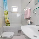 Apartment Plavac Mali